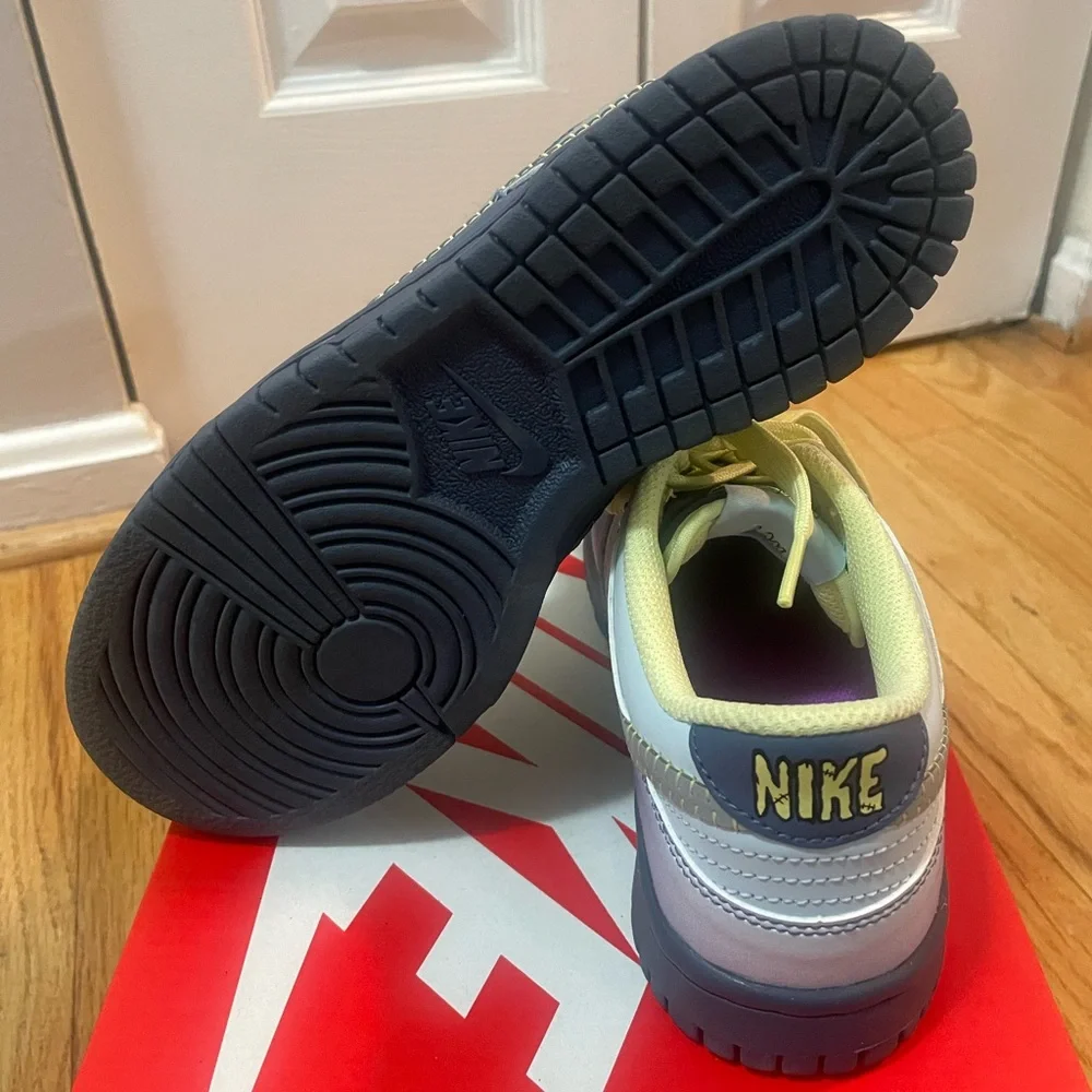 Boys Size 4 1/2 Nike Dunk Low - Rare! - Picture 2 of 5